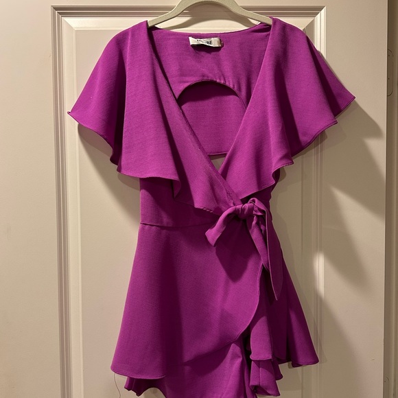 Pinkish purple romper with tie in front and open back - Picture 4 of 4